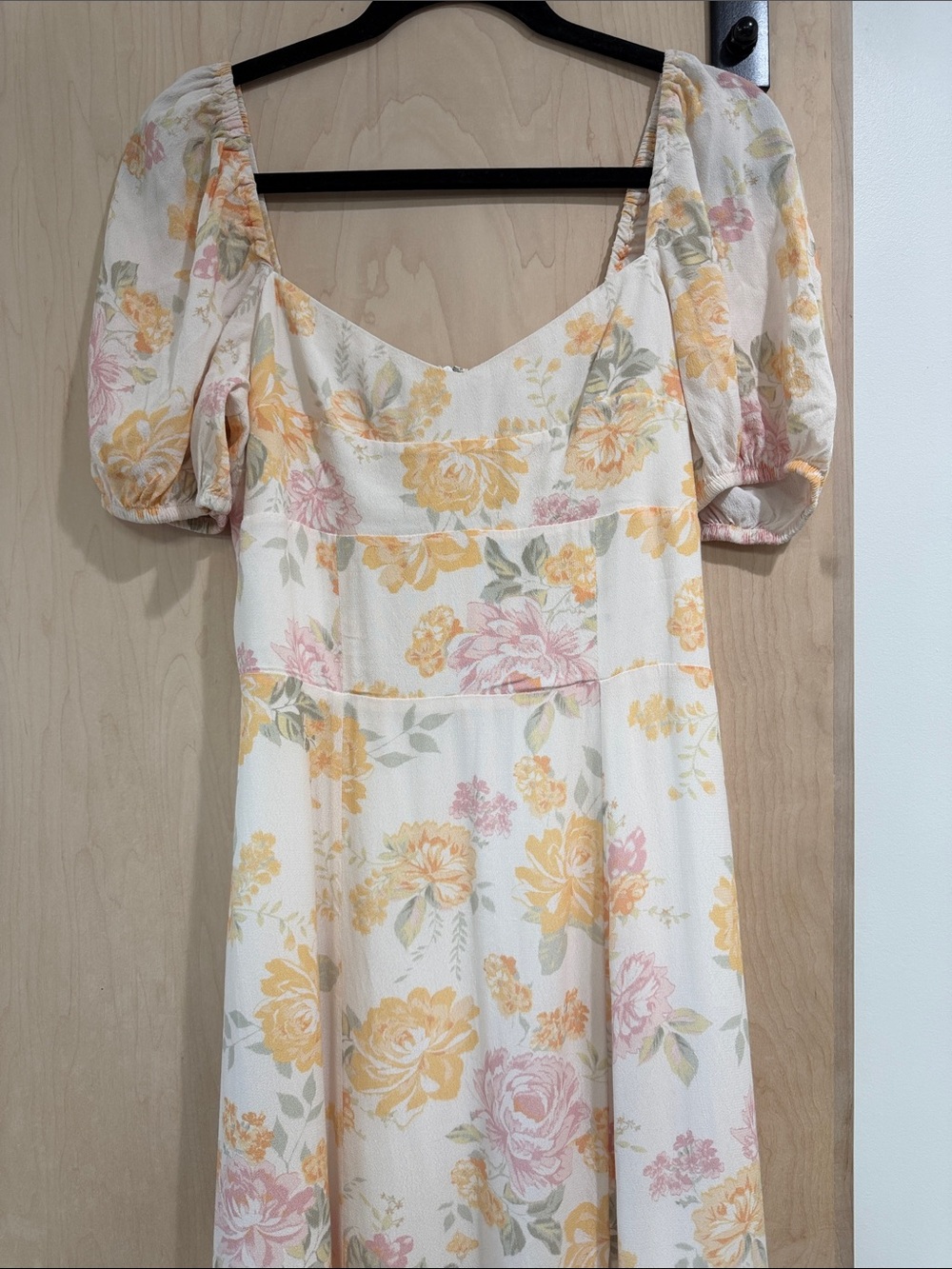 WAYF Floral Puff-Sleeve Dress
